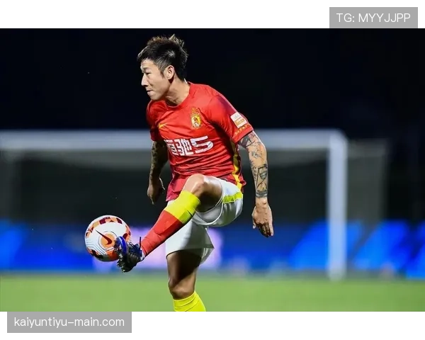 广州足球俱乐部联赛上半程表现平稳，阵容调整效果仍需观察